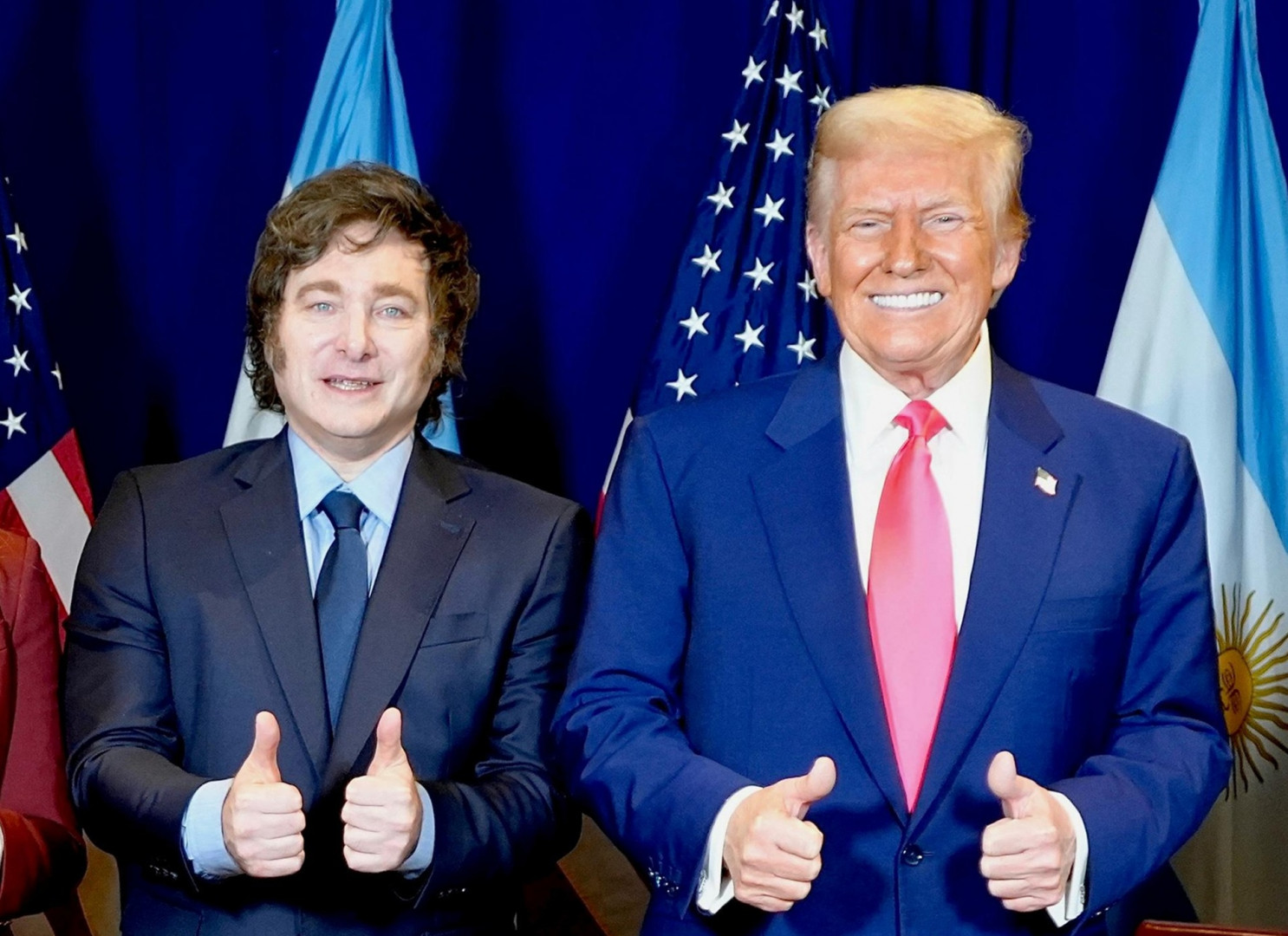 Javier Milei y Donald Trump durante un encuentro en la CPAC de Washington en febrero de 2025